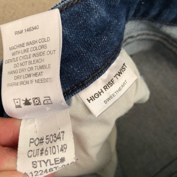 REVOLVE Jeans AMO High Rise Twist Crop Blue Denim in Sweetheart Wash SZ 27 NEW! - Picture 12 of 16